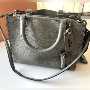 Coach- grey 3-pocket shoulder bag in great used condition.